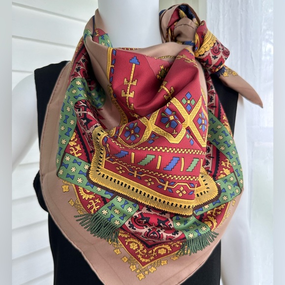 ❣️Hermès BRINS D’OR 100 % Silk Scarf 90 x 90 cm-authentic - Picture 12 of 16